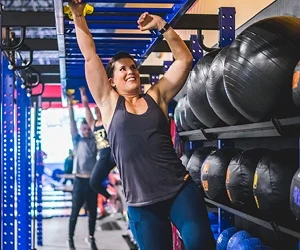 CR006COM2LP_HIITZone_11.183